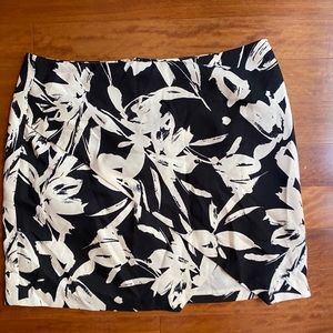 Banana Republic Black and White Mini Skirt